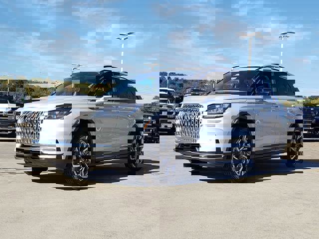 New 2026 Lincoln Corsair Premiere image 4