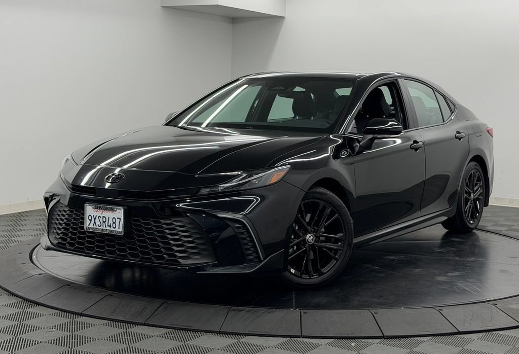 Used 2026 Toyota Camry SE FWD image 3