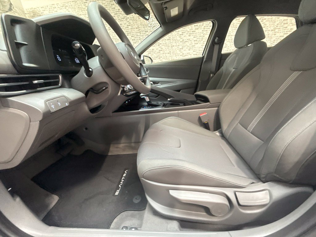 New 2026 Hyundai Elantra SE FWD image 23