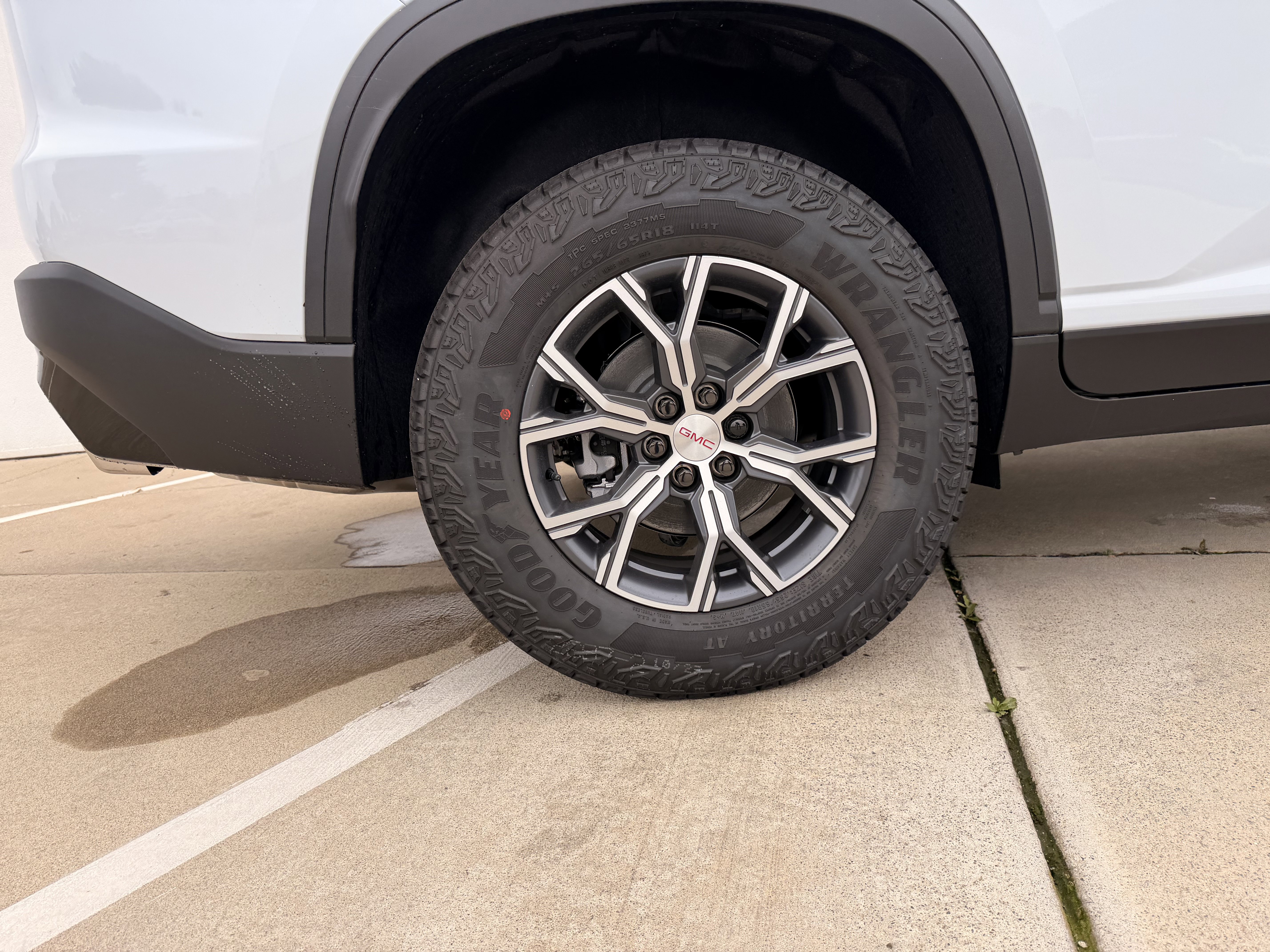 New 2026 GMC Acadia AT4 w/ Luxury Package image 14