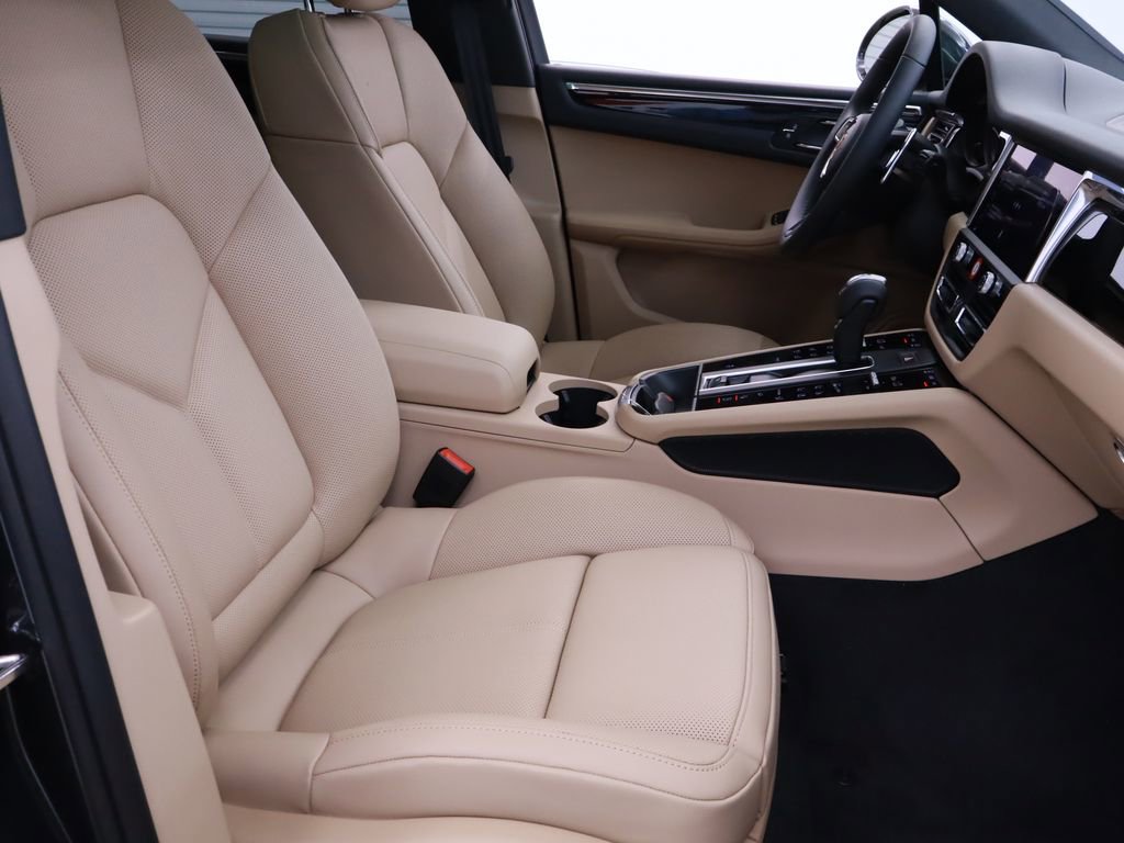 New 2025 Porsche Macan image 32