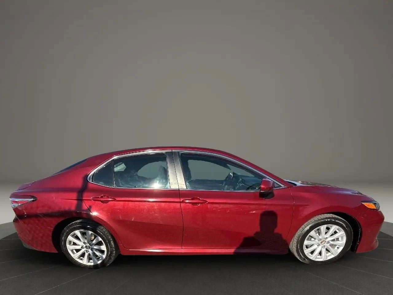 Used 2020 Toyota Camry LE FWD image 4