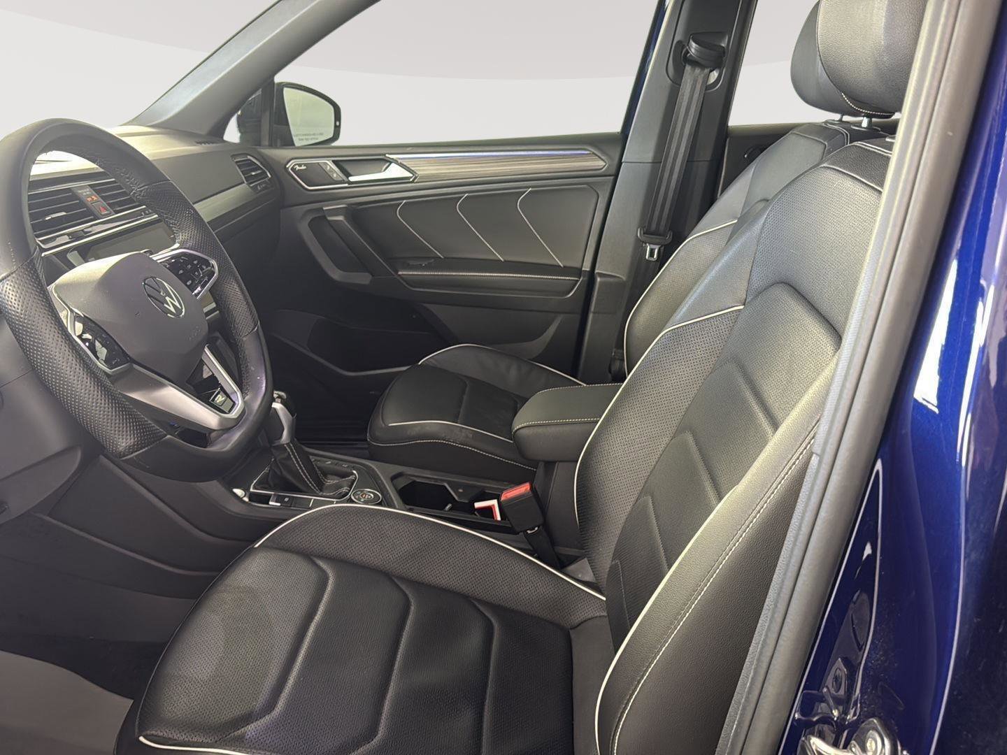 Used 2023 Volkswagen Tiguan SEL R-Line image 7