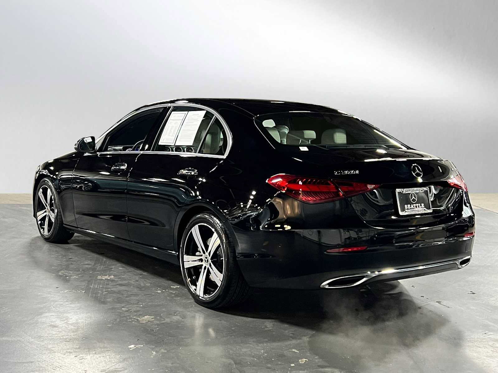 Used 2025 Mercedes-Benz C 300 4MATIC Sedan image 5