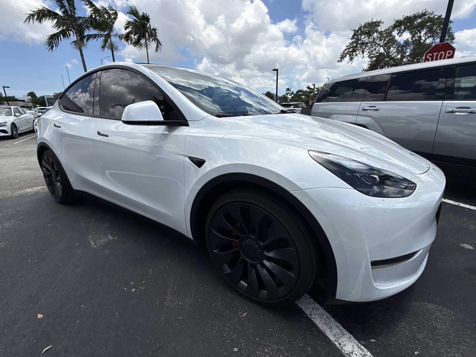 Used 2025 Tesla Model Y Performance AWD/4WD image 3