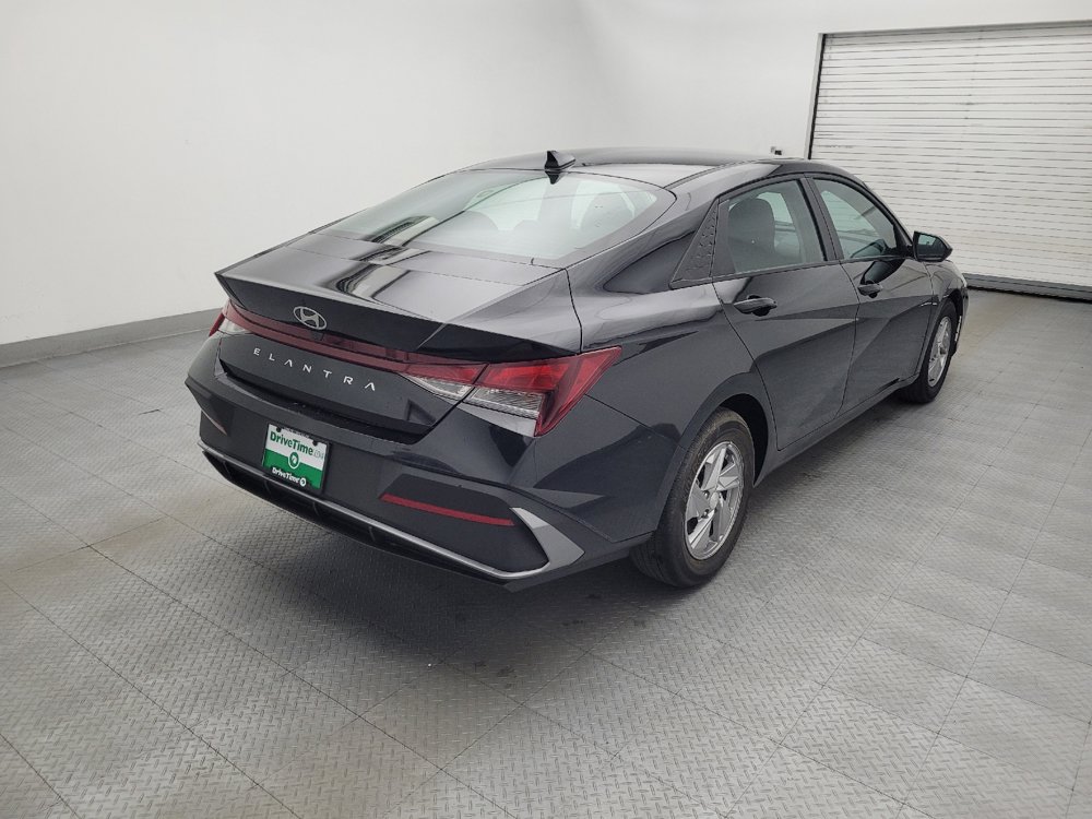 Used 2025 Hyundai Elantra SE FWD image 9