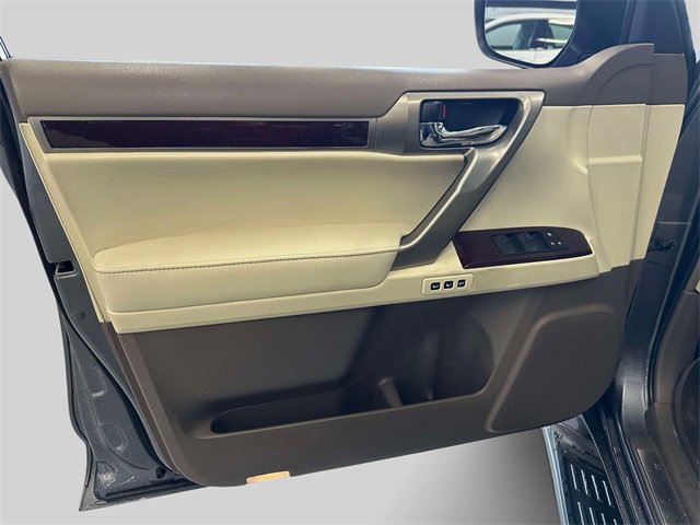 Used 2019 Lexus GX 460 image 16