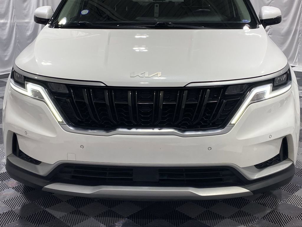 Used 2022 Kia Carnival EX image 28