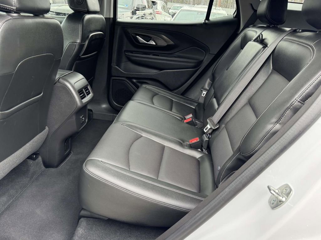 Used 2024 GMC Terrain SLT image 16