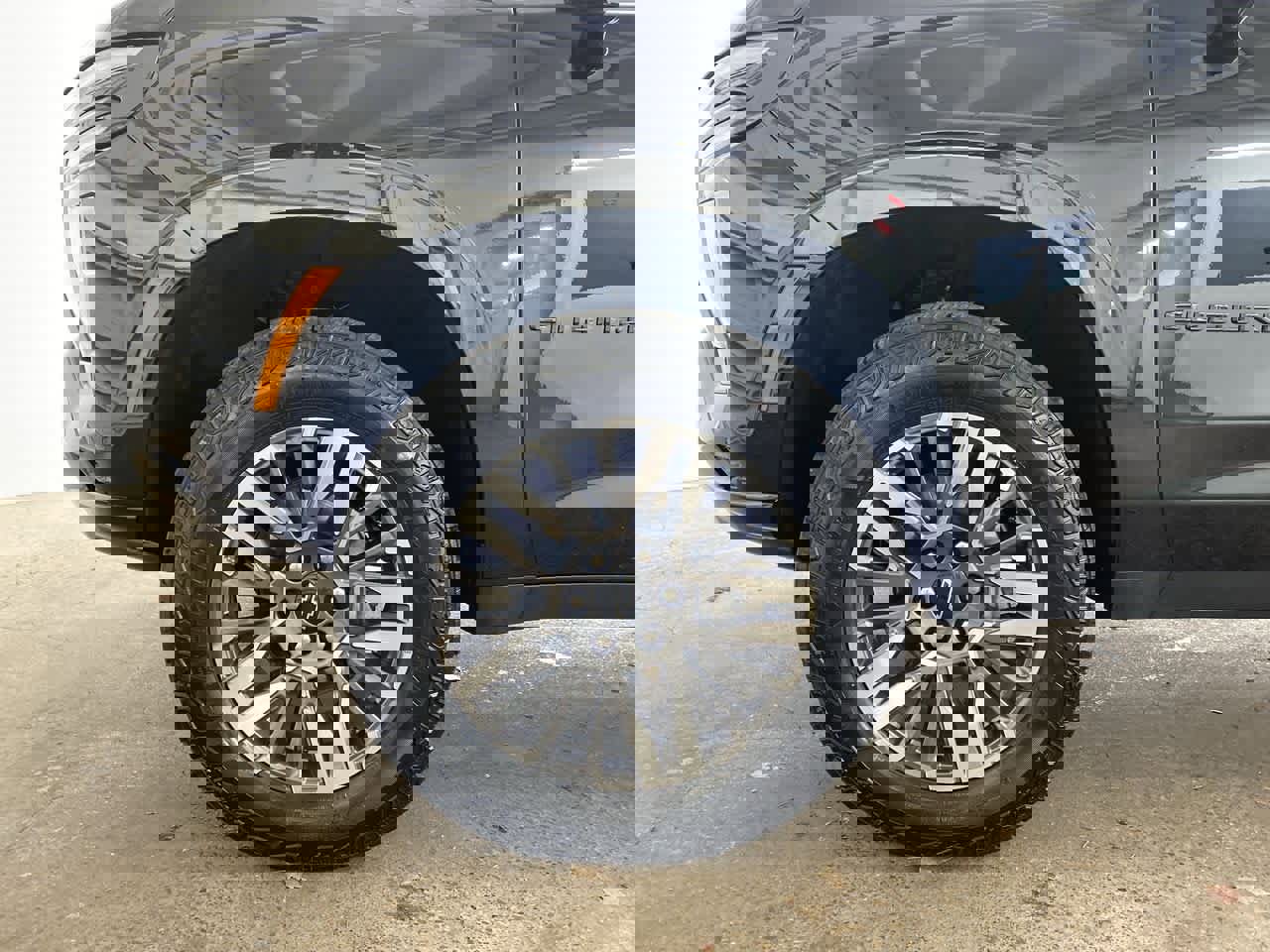 Used 2025 Chevrolet Suburban Z71 image 12