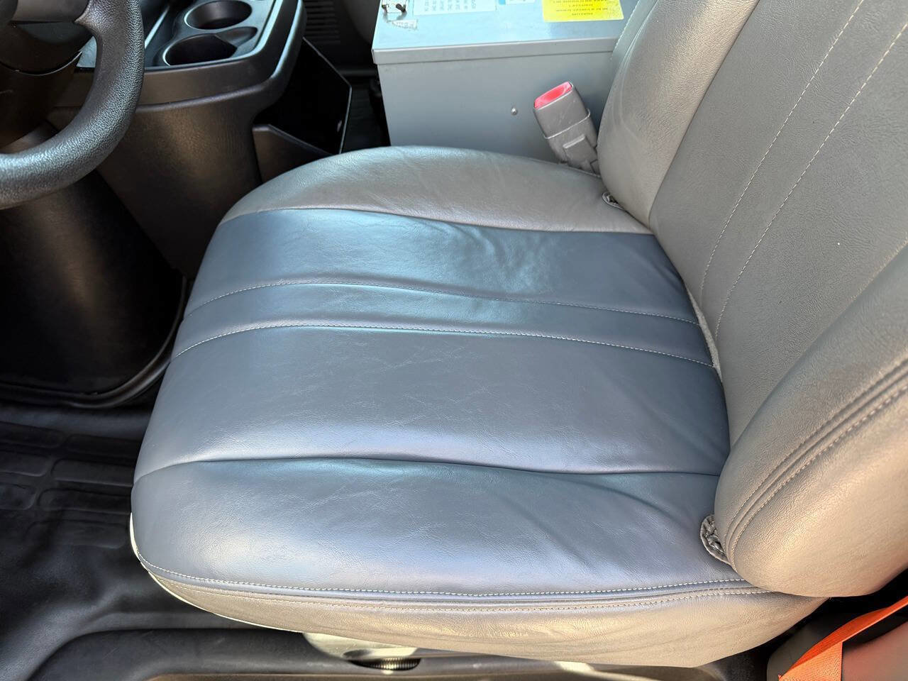 Used 2014 Chevrolet Express 2500 image 12