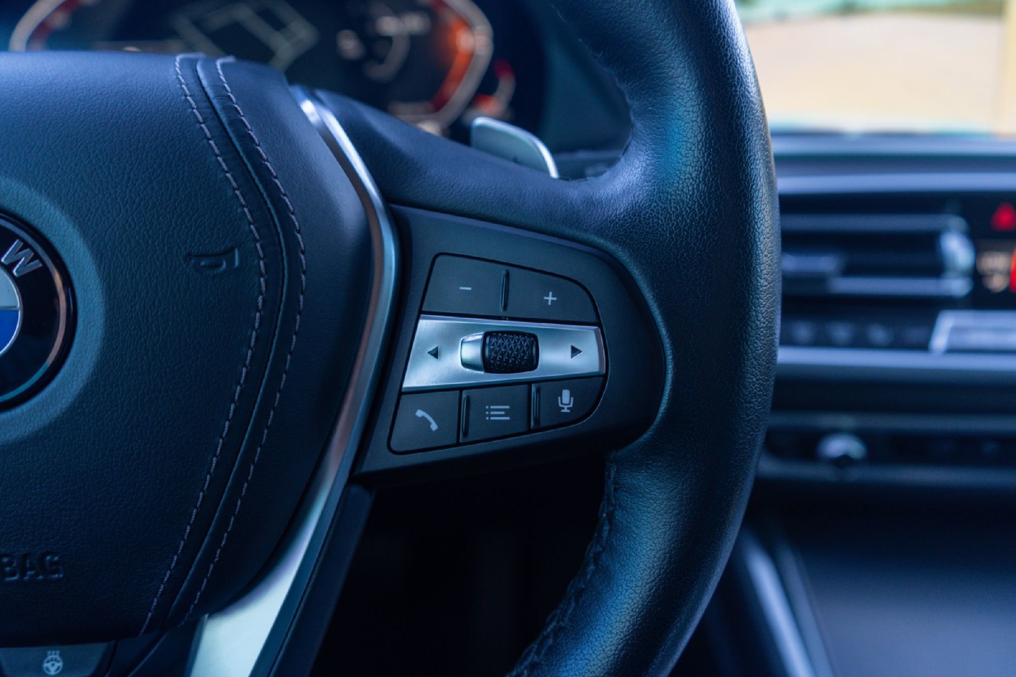 Used 2022 BMW X6 xDrive40i w/ Premium Package image 11