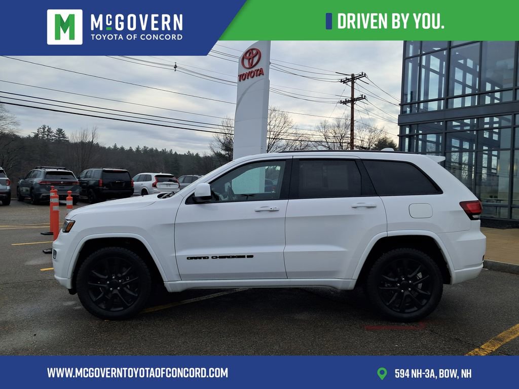 Used 2022 Jeep Grand Cherokee Laredo X AWD/4WD image 2