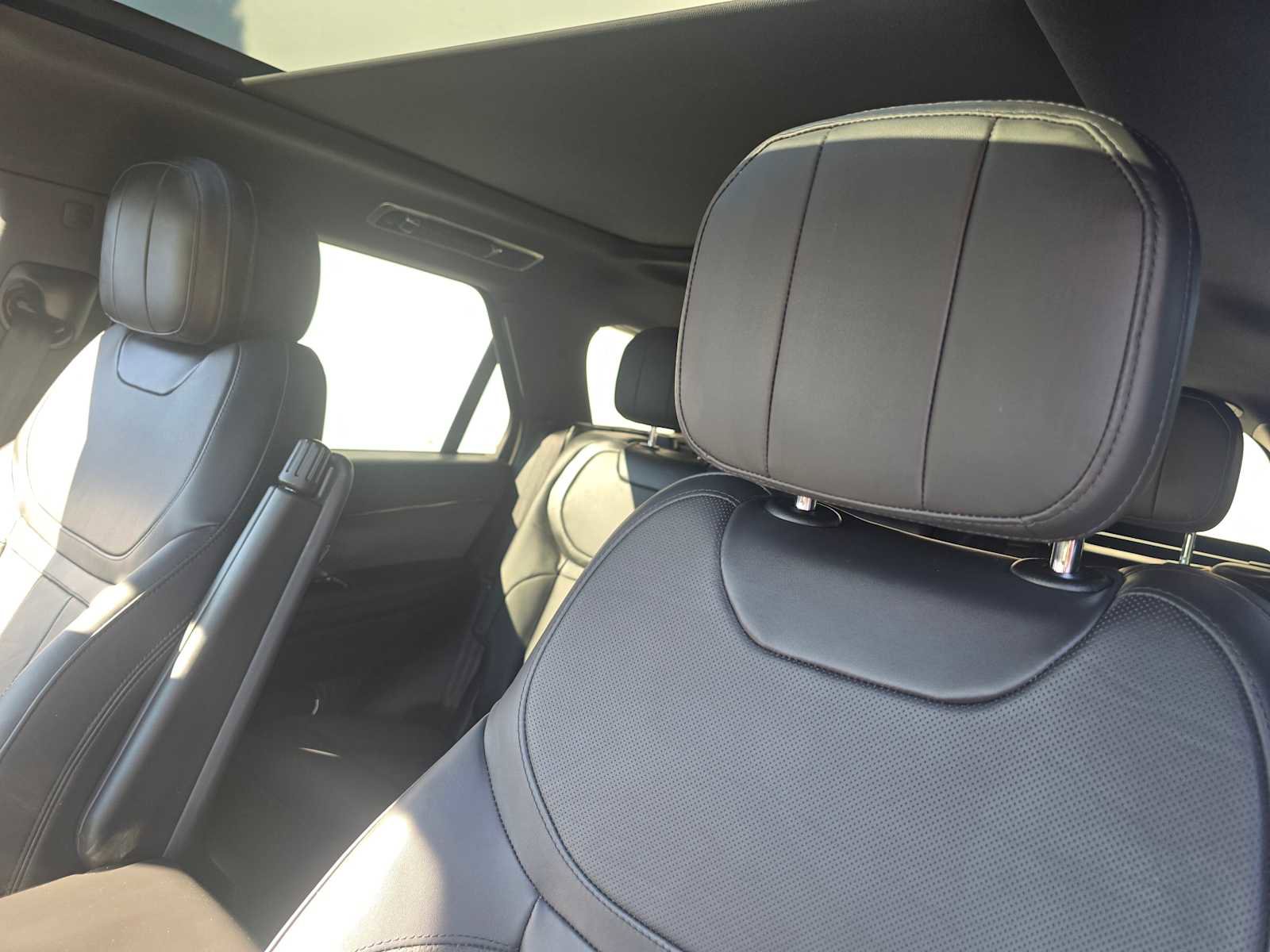 Used 2024 Land Rover Range Rover Sport SE image 25