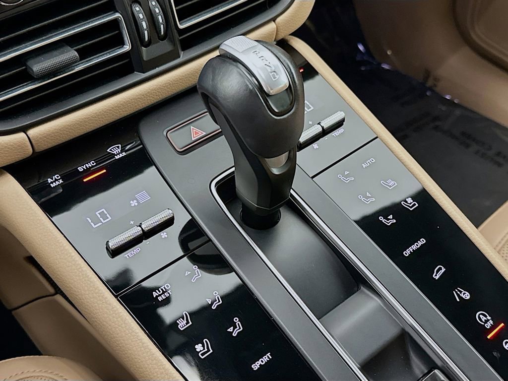 Certified 2024 Porsche Macan AWD/4WD image 19