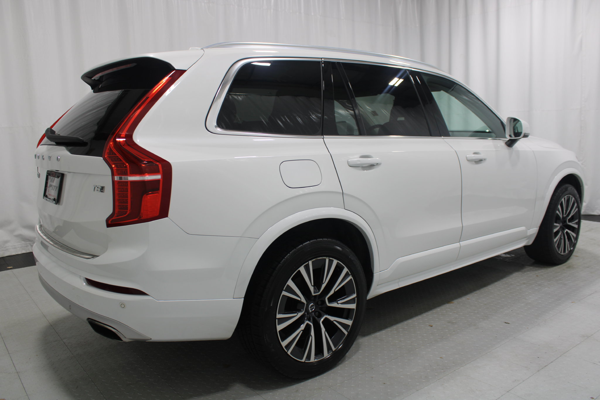 Used 2021 Volvo XC90 T5 Momentum w/ Climate Package AWD/4WD image 6