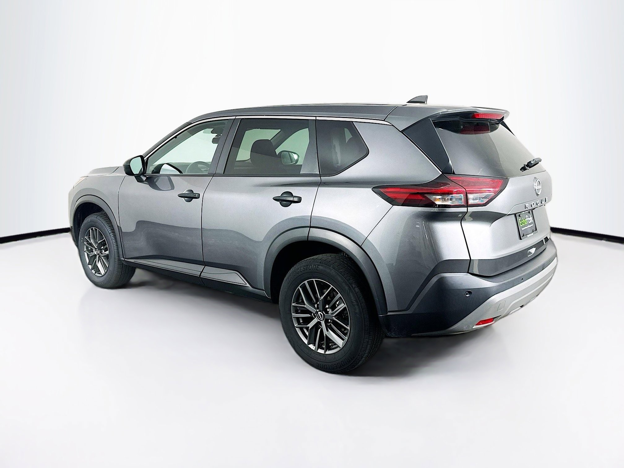 Used 2023 Nissan Rogue S image 5