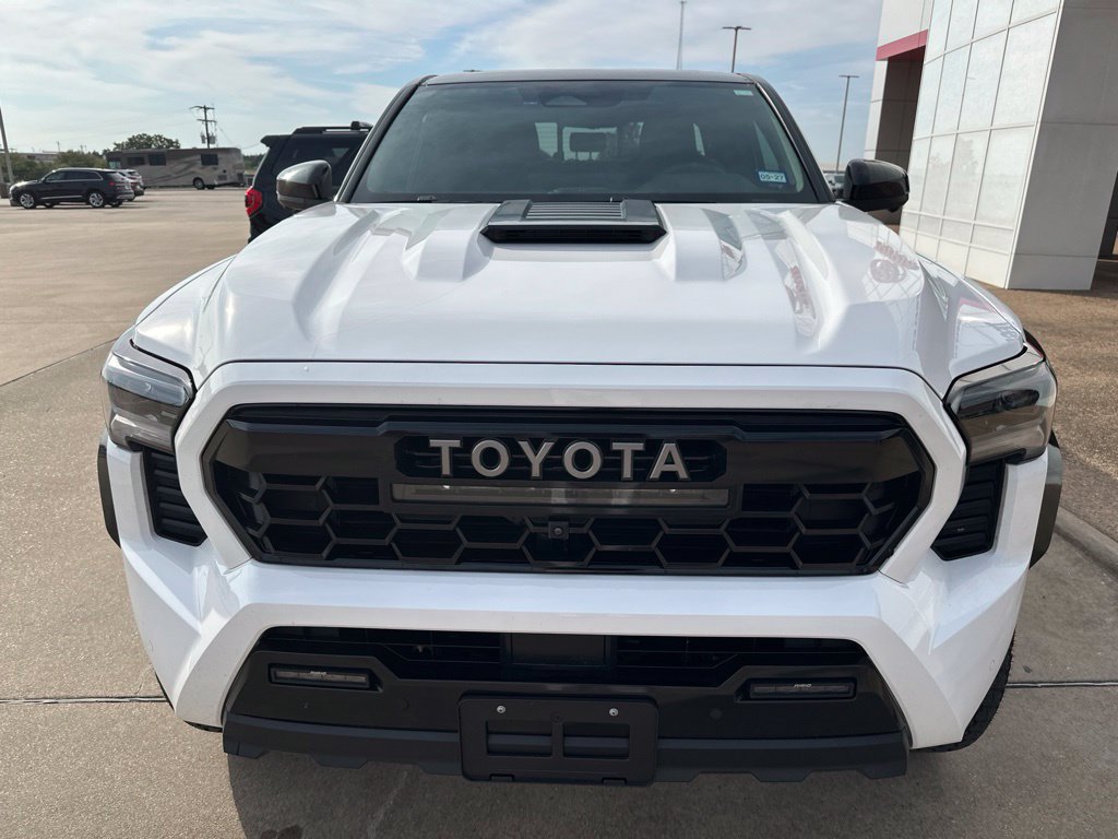 Used 2025 Toyota Tacoma TRD Pro AWD/4WD image 2