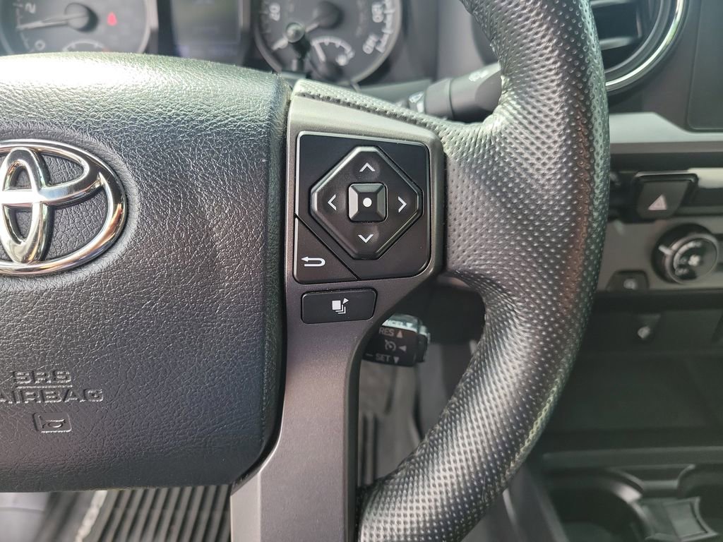 Used 2016 Toyota Tacoma TRD Sport w/ Towing Package image 25