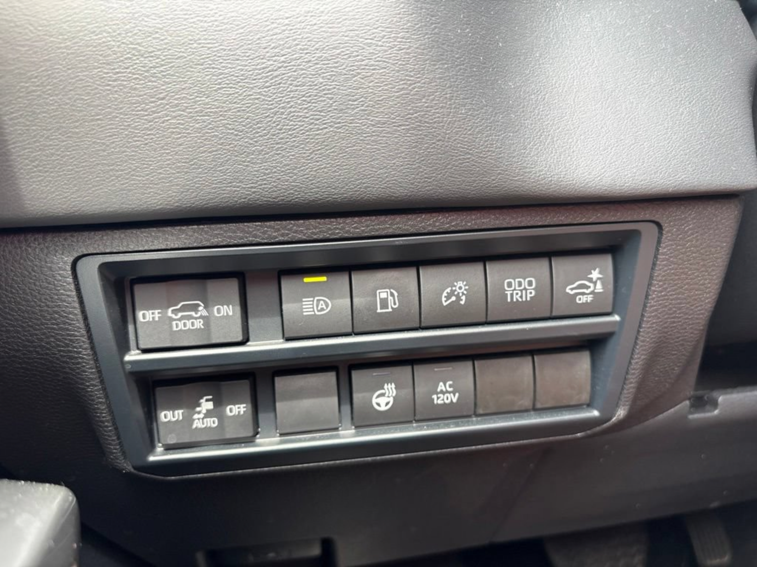 Certified 2025 Toyota Sequoia Platinum AWD/4WD image 12
