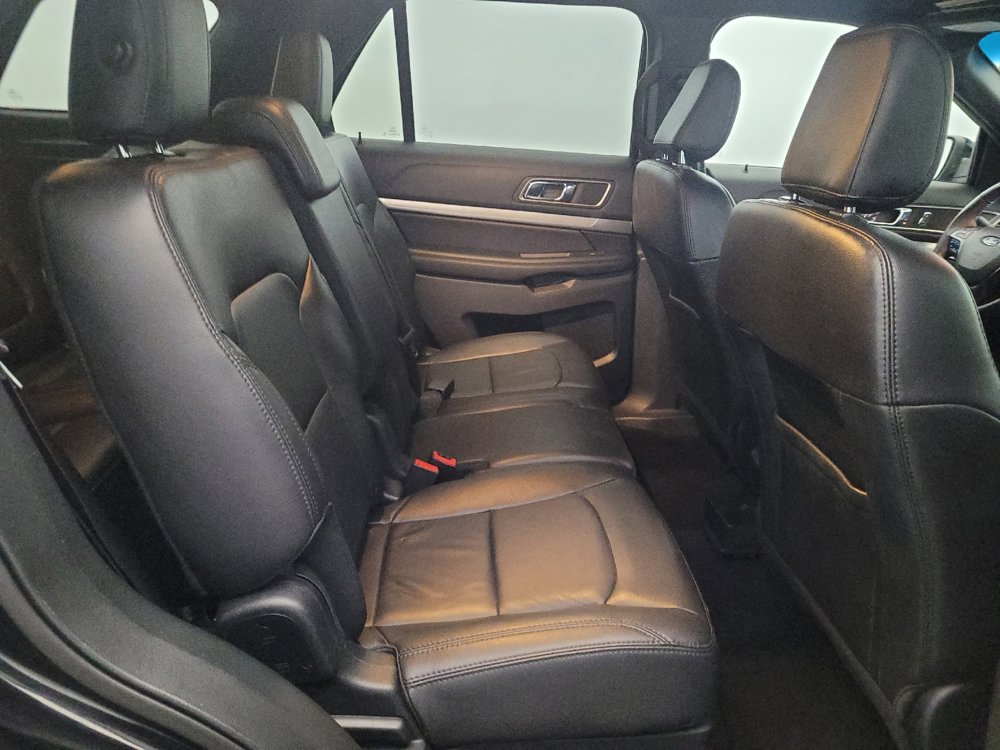 Used 2018 Ford Explorer XLT w/ Equipment Group 202A AWD/4WD image 19