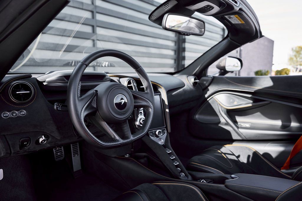 Used 2020 McLaren 720S Spider RWD image 2
