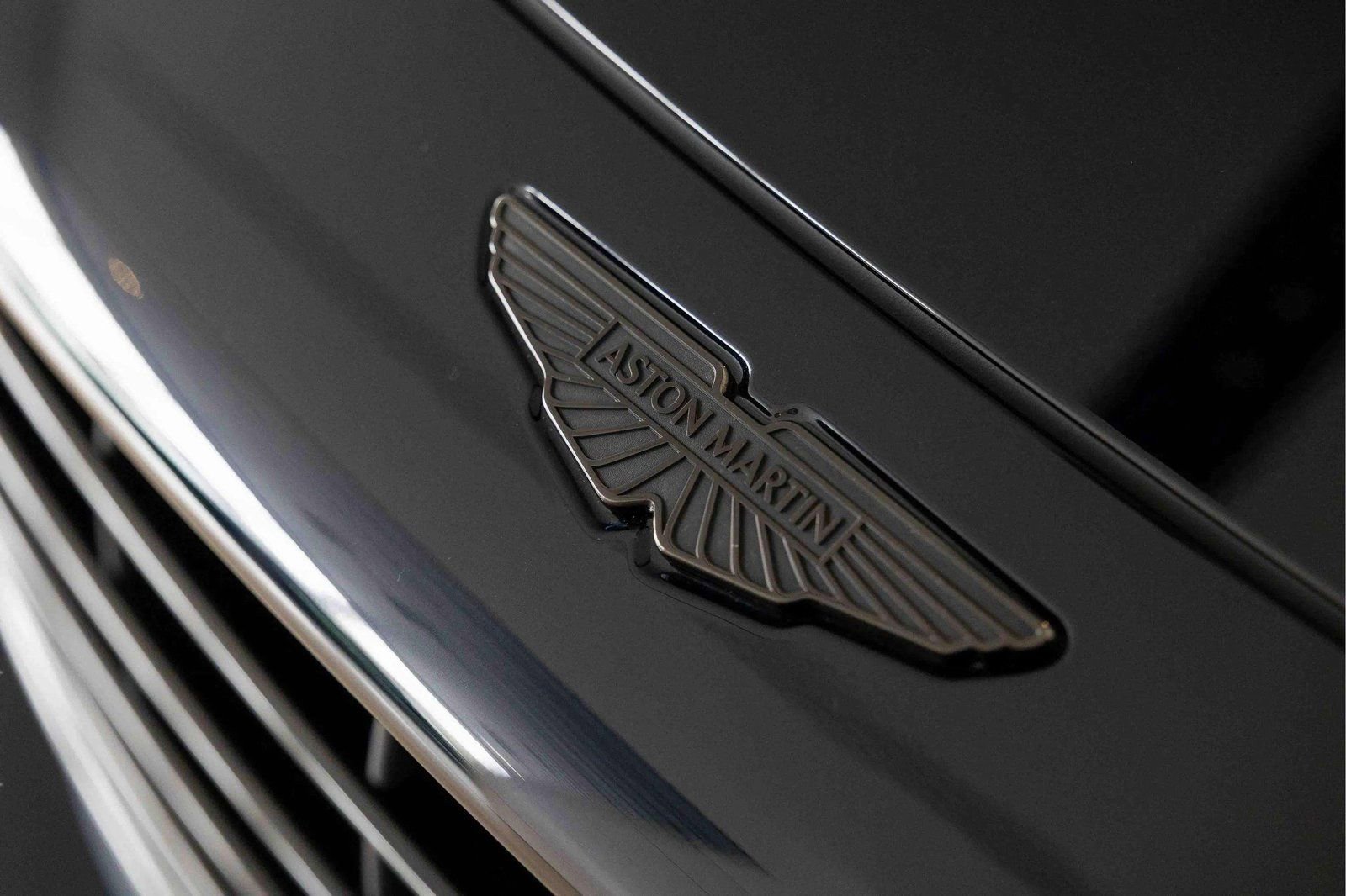 Used 2025 Aston Martin DB12 Coupe RWD image 17