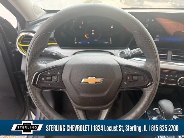Used 2025 Chevrolet Trax LT FWD image 16
