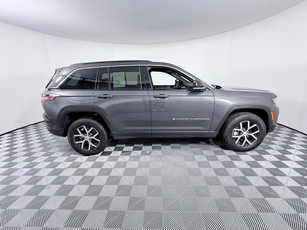 Used 2024 Jeep Grand Cherokee Limited w/ Trailer Tow Package image 8