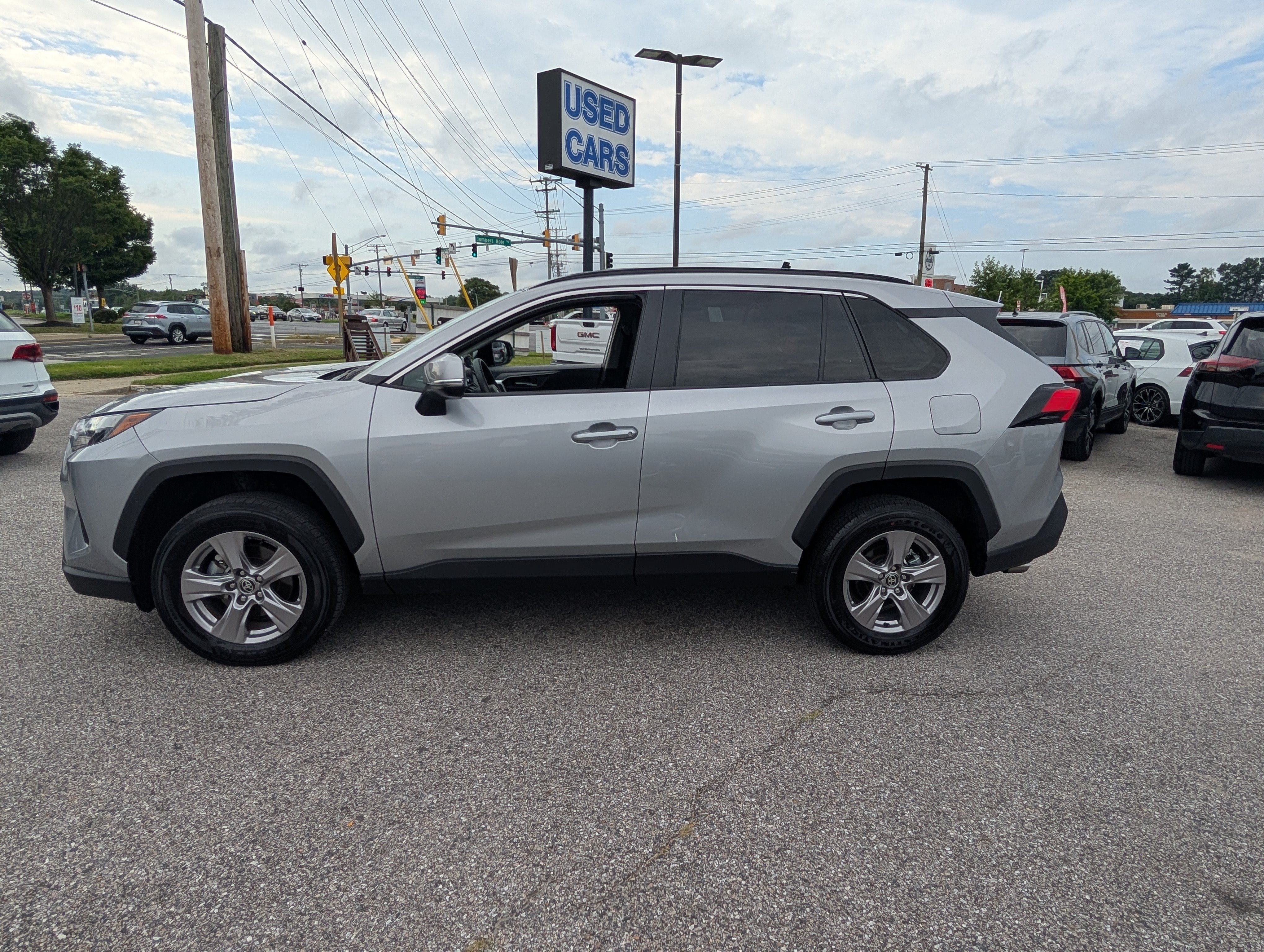 Used 2025 Toyota RAV4 XLE w/ Weather Package AWD/4WD image 6