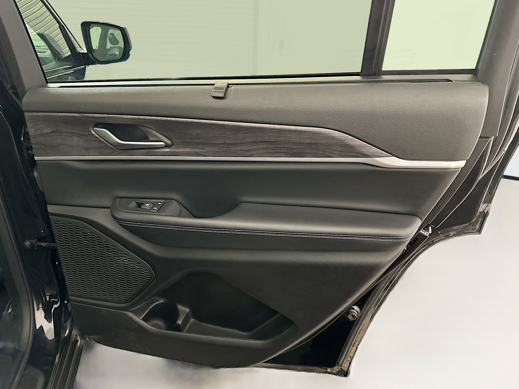 Used 2024 Jeep Grand Cherokee L Limited w/ Luxury Tech Group II image 34