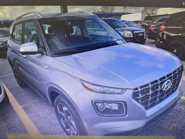 Used 2025 Hyundai Venue SEL FWD image 3