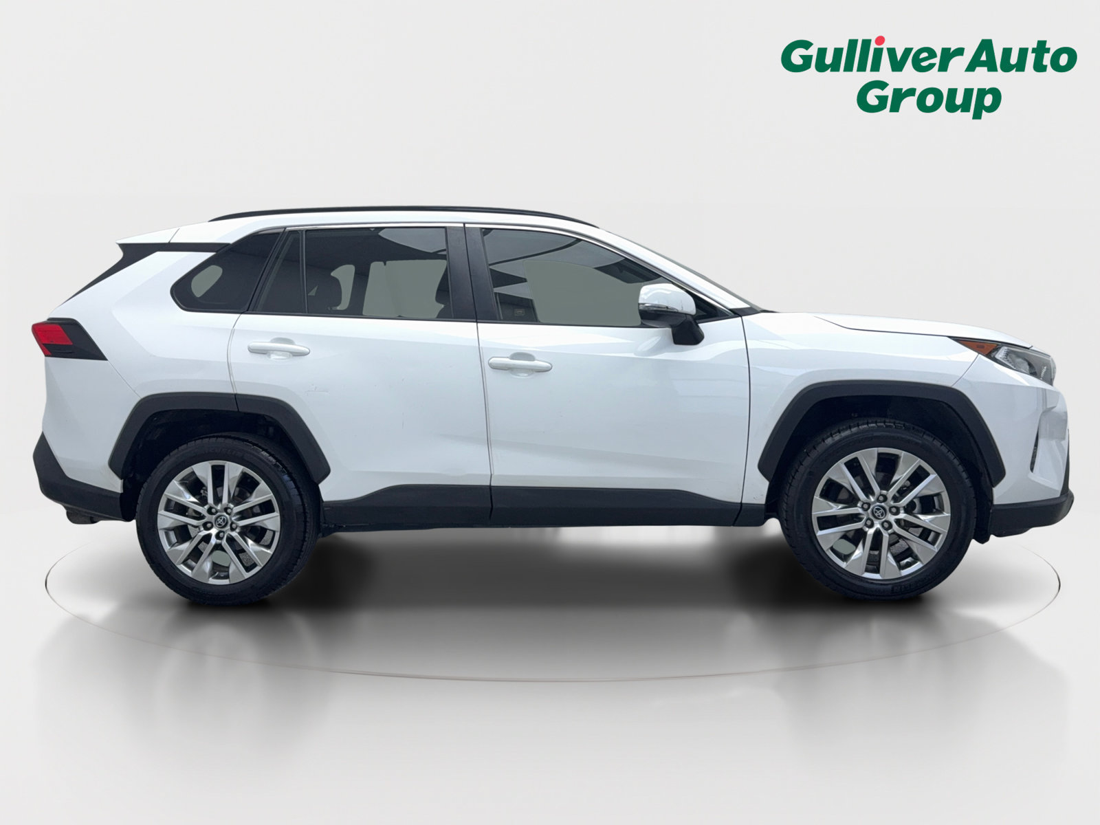 Used 2020 Toyota RAV4 XLE Premium FWD image 10