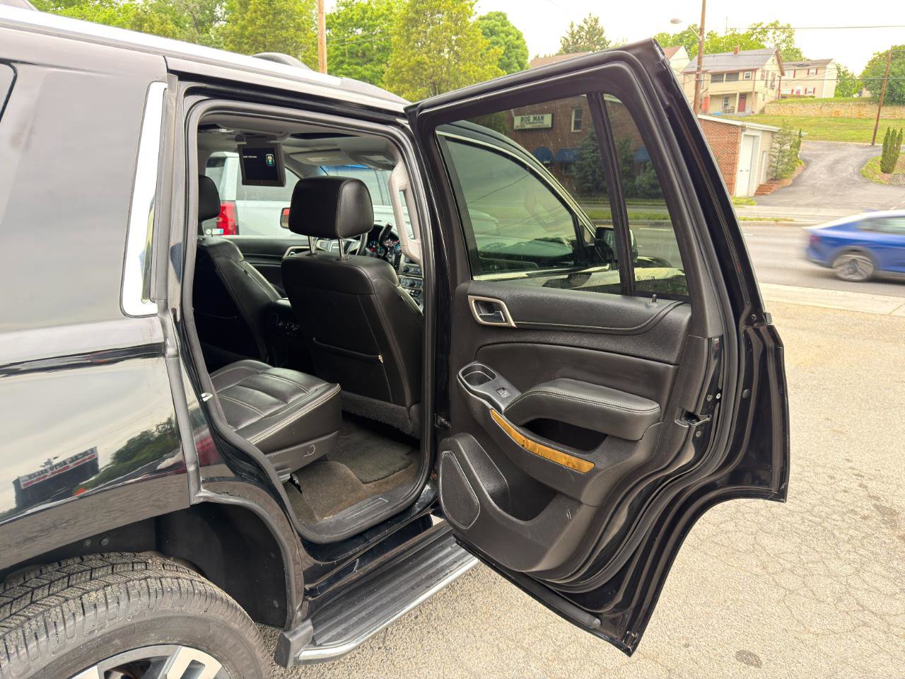 Used 2017 GMC Yukon Denali w/ Open Road Package AWD/4WD image 19