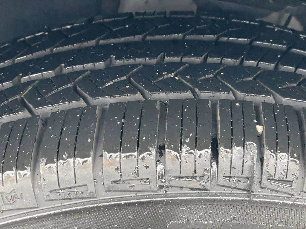 Used 2022 Volkswagen Tiguan SE R-Line image 12