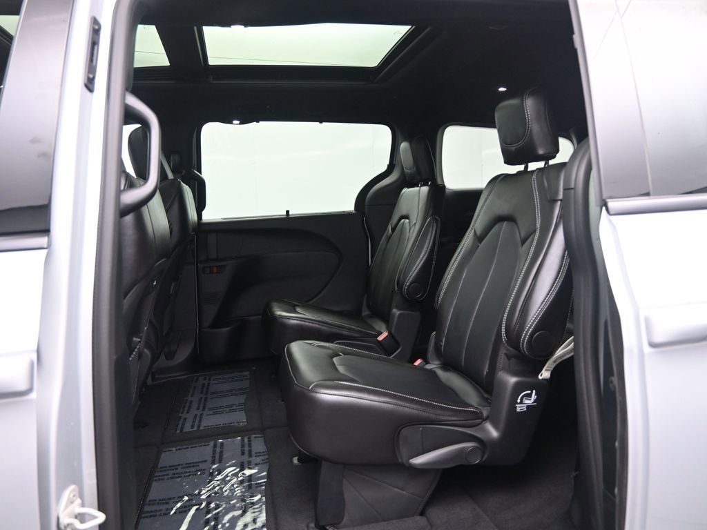 New 2026 Chrysler Pacifica Select w/ S Appearance Package AWD/4WD image 24