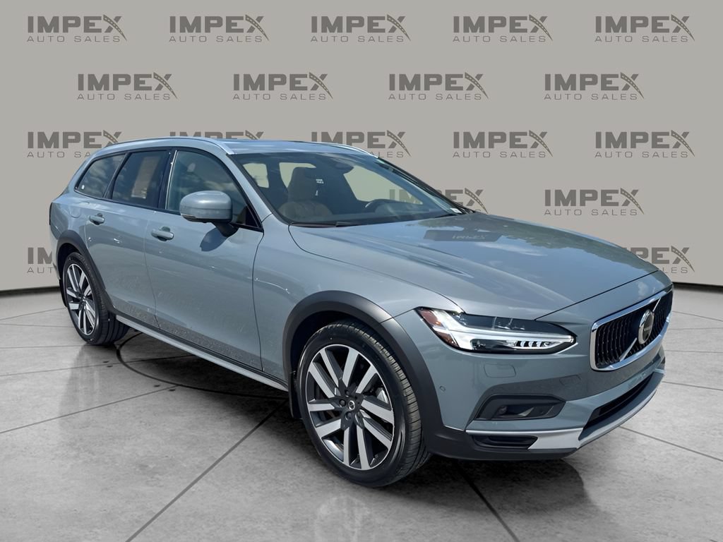Used 2023 Volvo V90 B6 Cross Country Ultimate AWD/4WD image 4