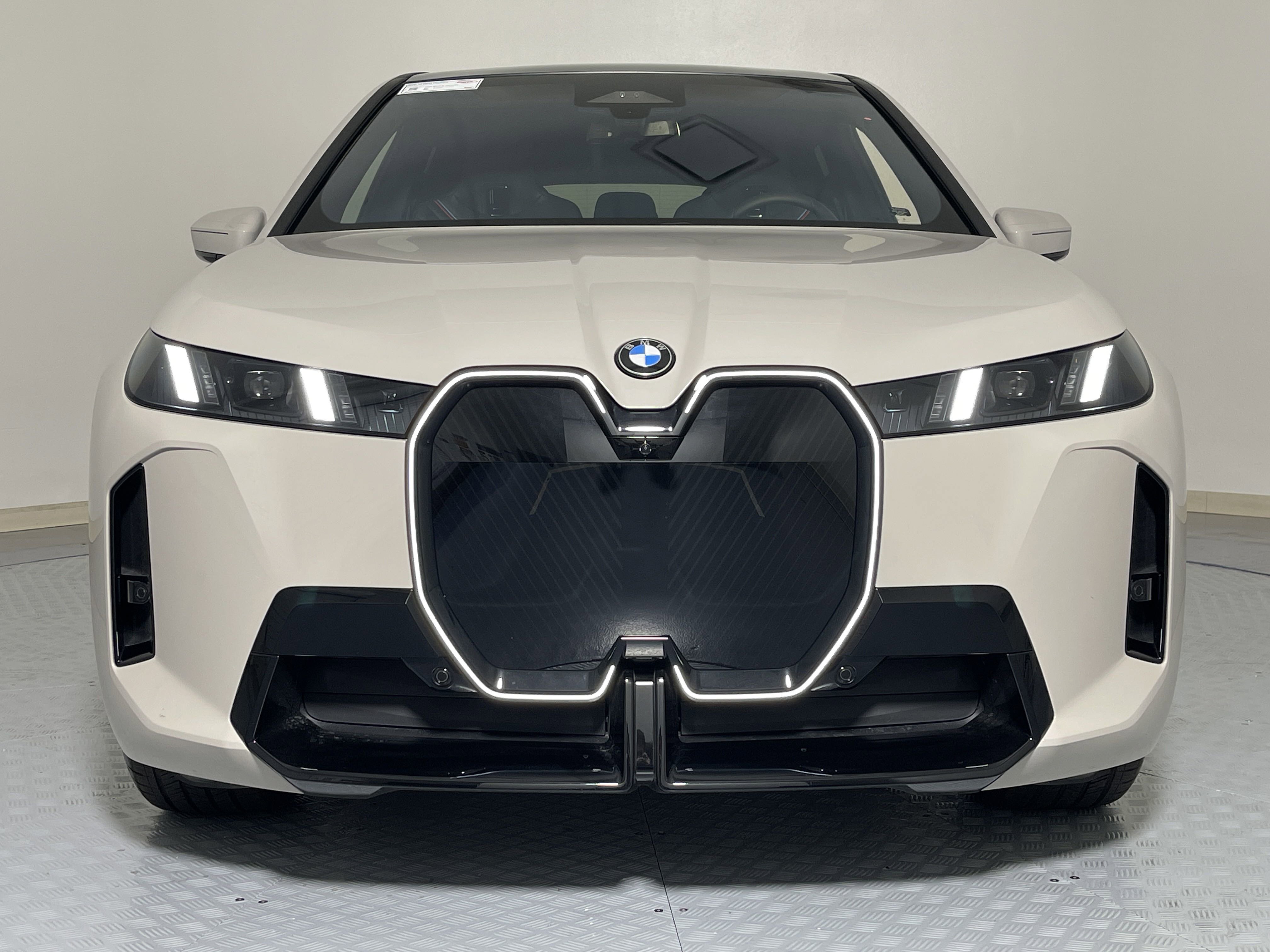 New 2026 BMW iX xDrive60 w/ M Sport Package image 2