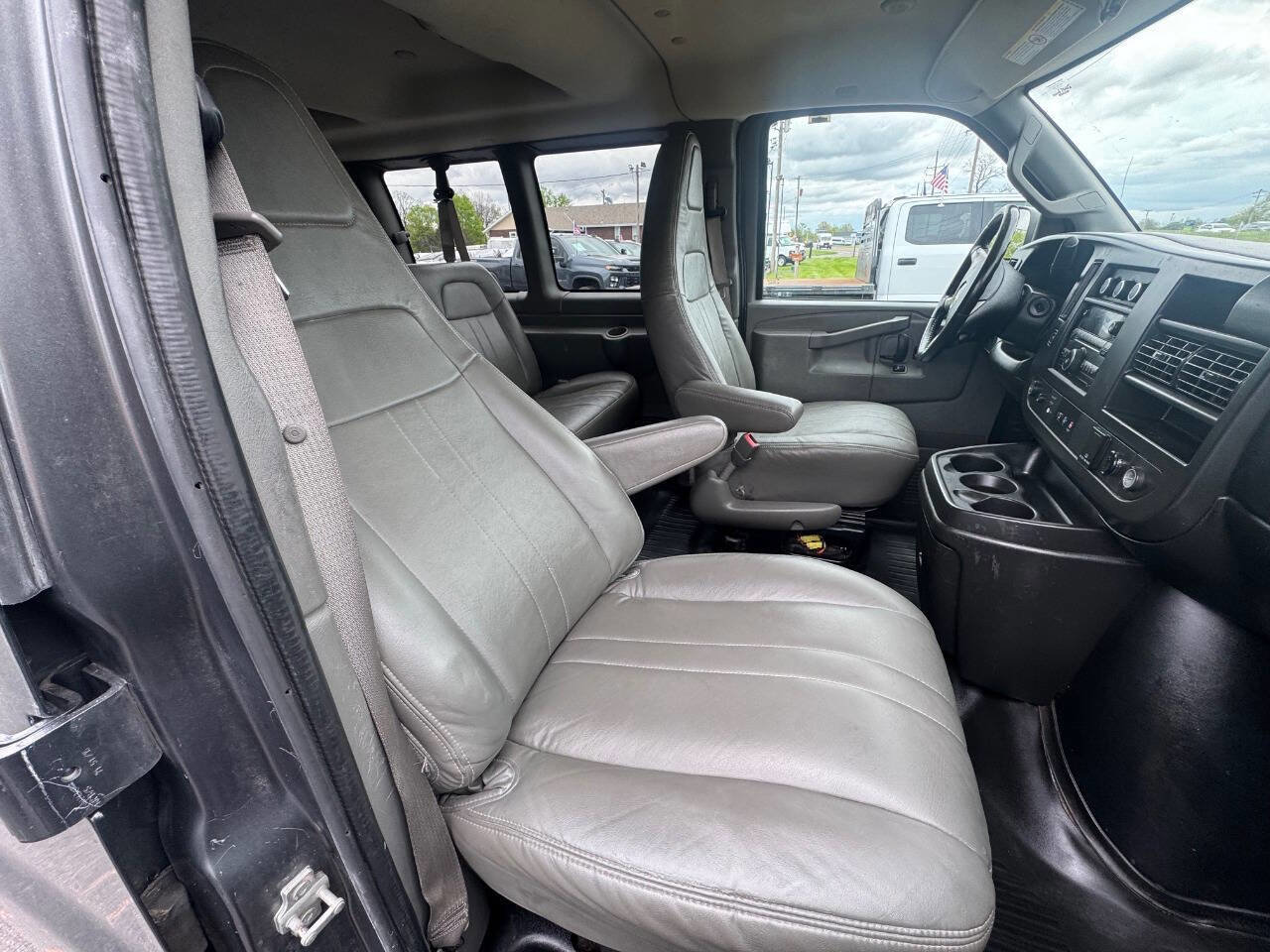 Used 2016 Chevrolet Express 2500 LS RWD image 10