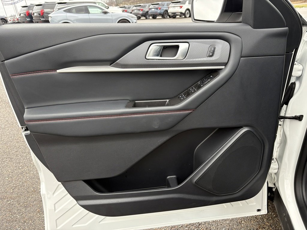 Used 2025 Ford Explorer ST-Line image 35