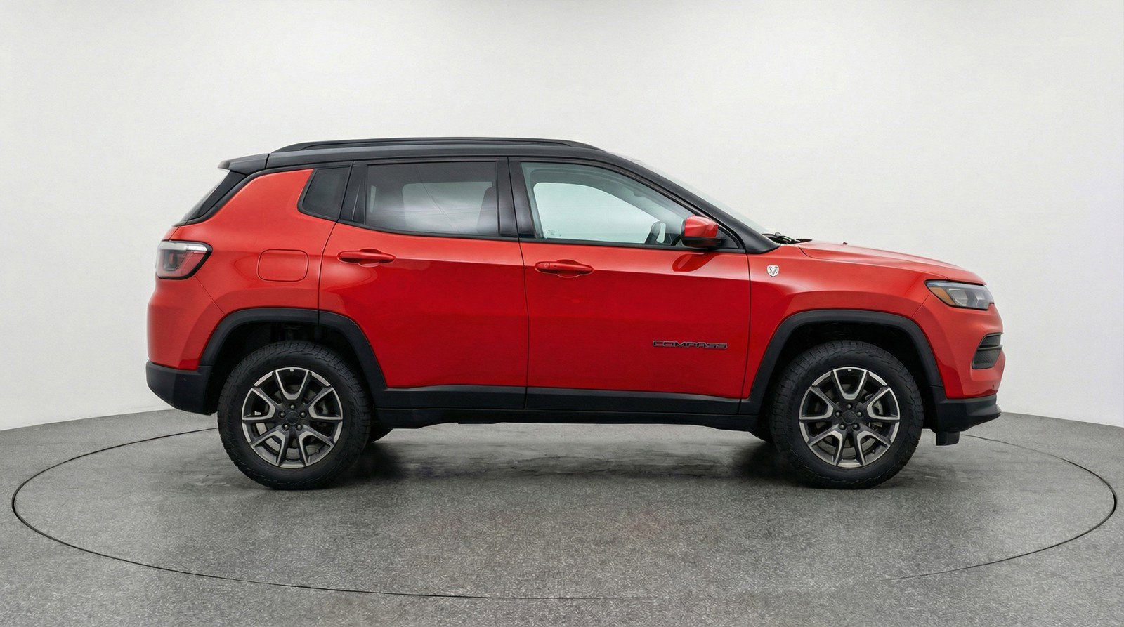Used 2025 Jeep Compass Trailhawk image 11