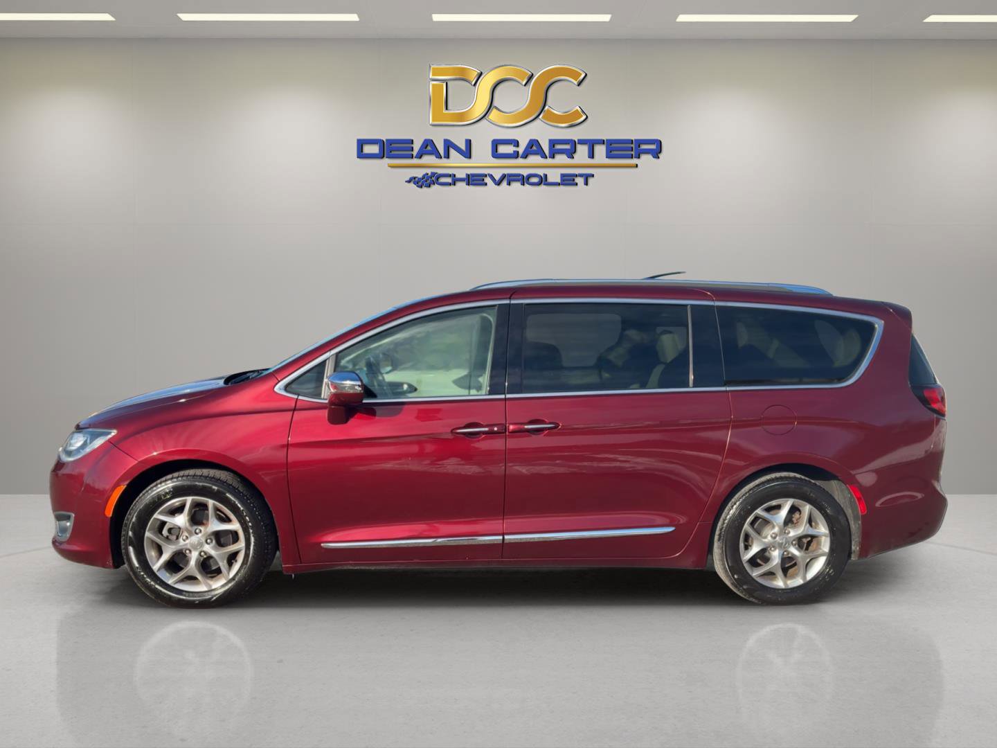 Used 2017 Chrysler Pacifica Limited image 2