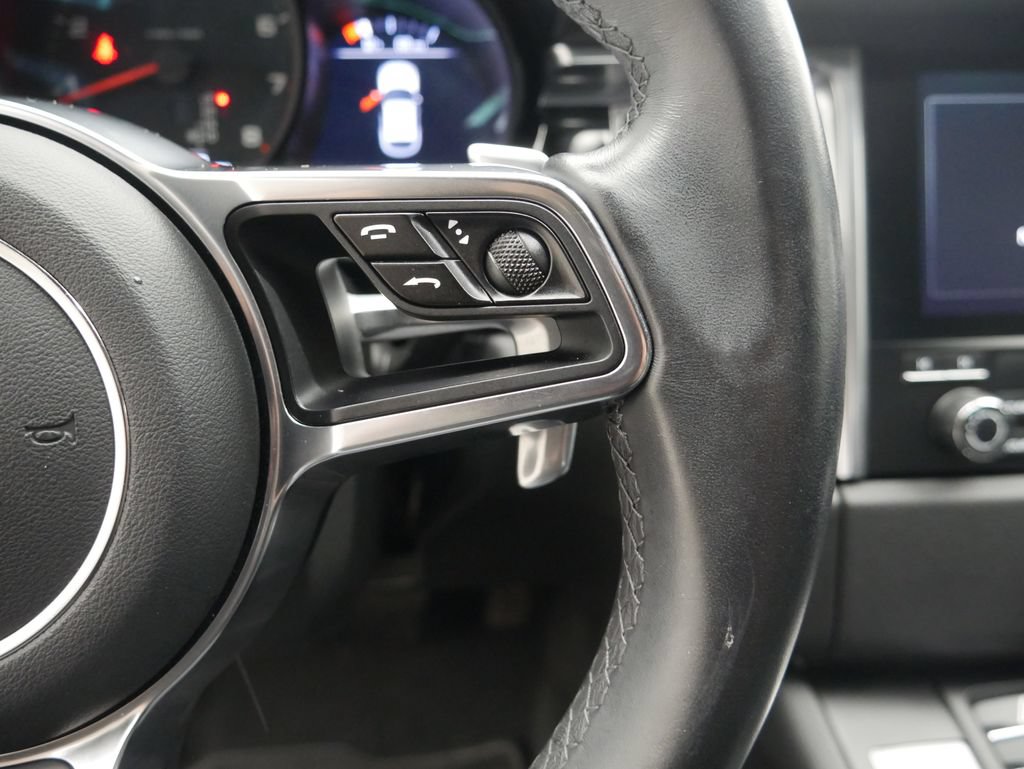 Certified 2018 Porsche Macan Sport Edition AWD/4WD image 37