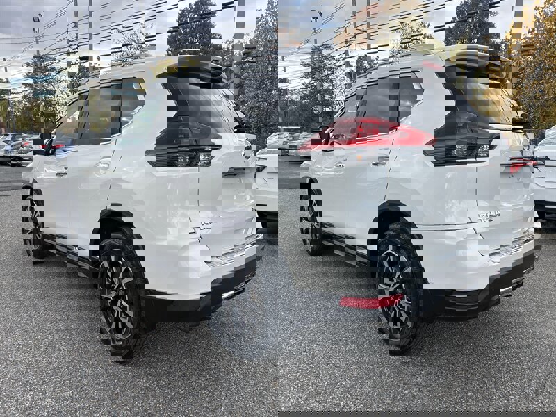 Used 2018 Nissan Rogue SL w/ Premium Package image 6