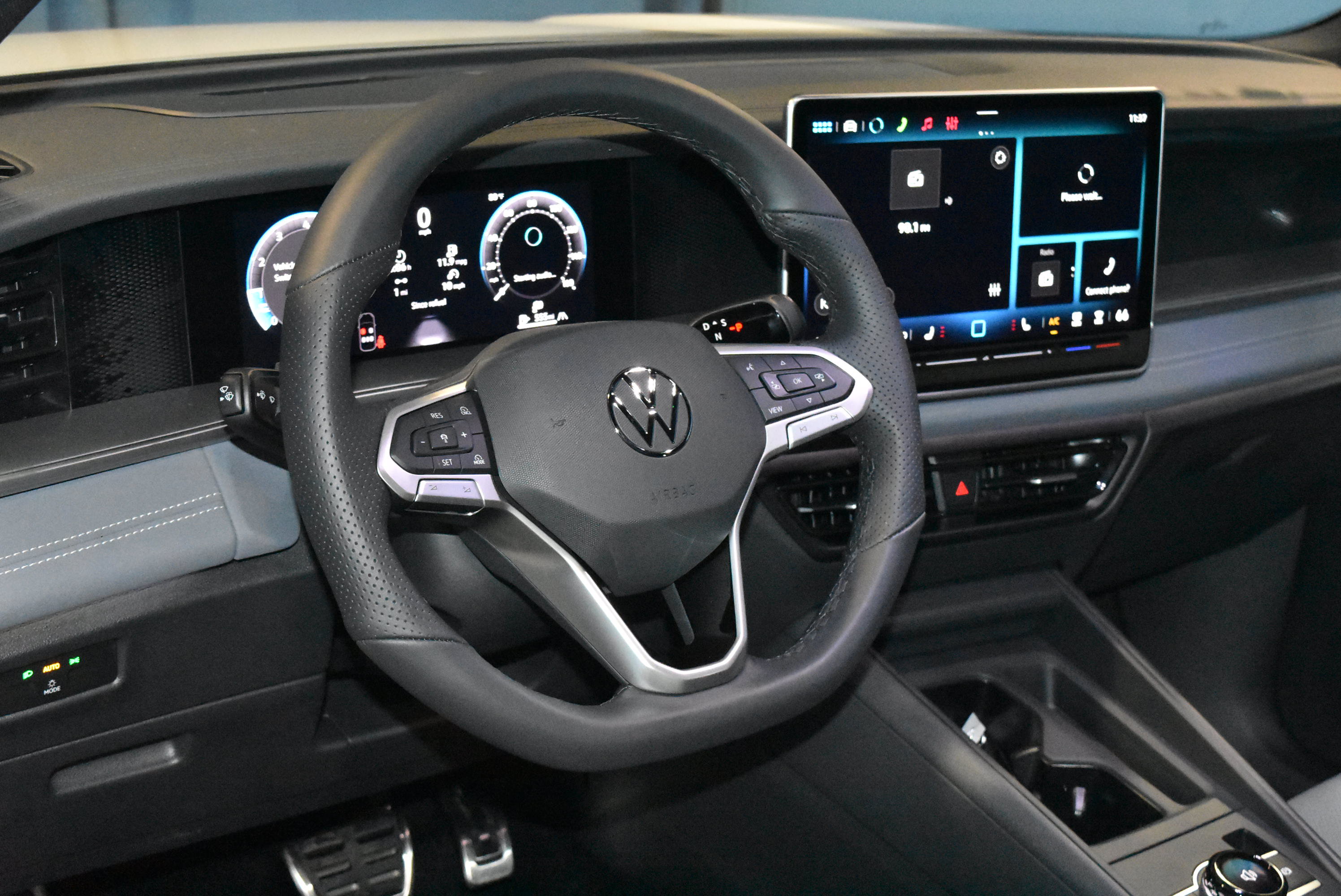 New 2026 Volkswagen Tiguan SE R-Line AWD/4WD image 2