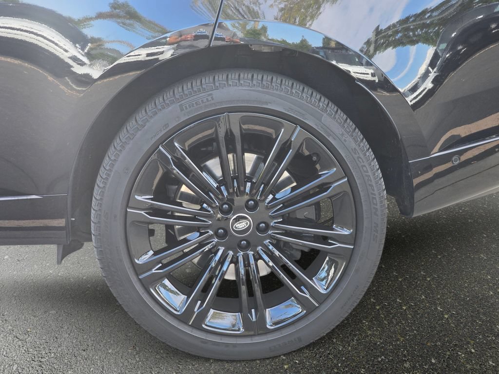 Certified 2025 Land Rover Range Rover Autobiography AWD/4WD image 38