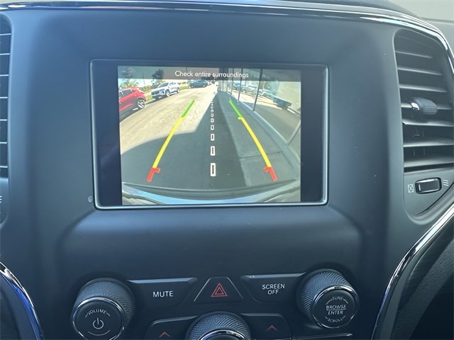 Used 2021 Jeep Grand Cherokee Laredo image 30