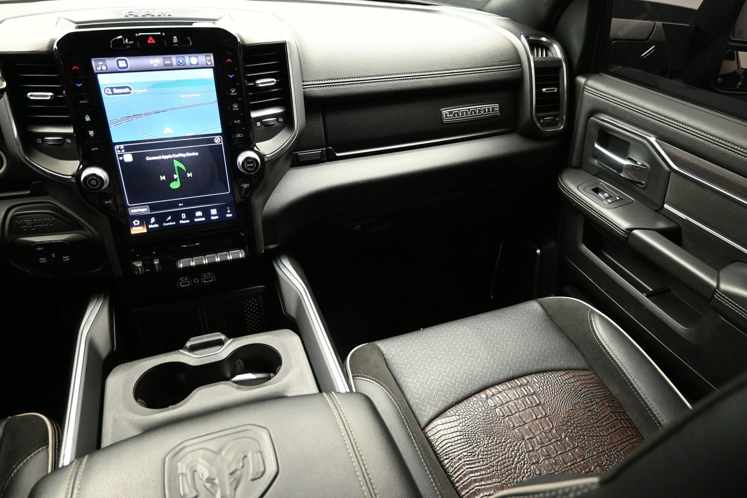 Used 2025 RAM 3500 Laramie w/ Night Edition AWD/4WD image 39