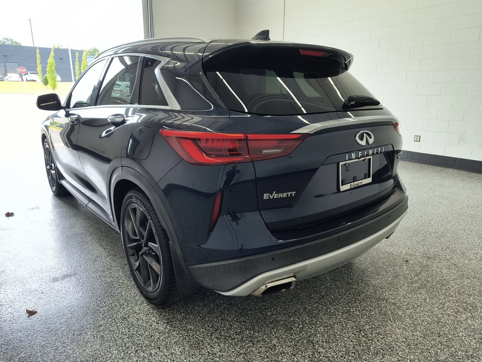 Used 2019 INFINITI QX50 Essential w/ Sensory Package FWD image 3