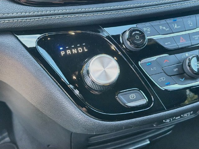Used 2025 Chrysler Pacifica Select FWD image 17